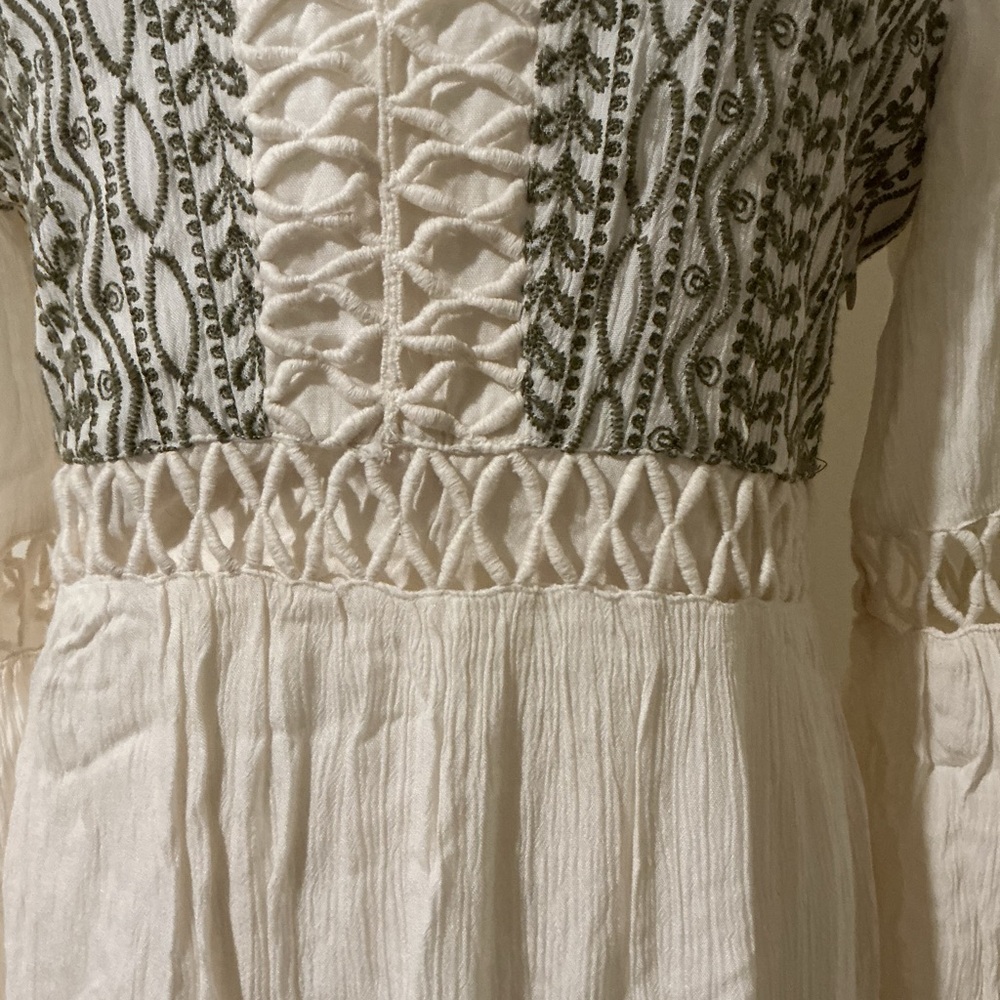 SHYANNE WOMEN'S OFF WHITE EMBROIDERED LACE PEASANT DRESS - Picture 10 of 15
